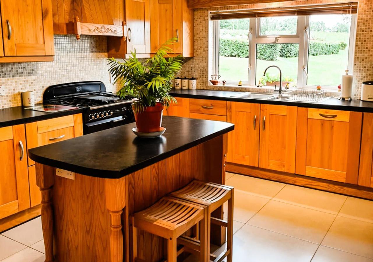 Moat Holiday Rental Lisnaskea Exterior photo